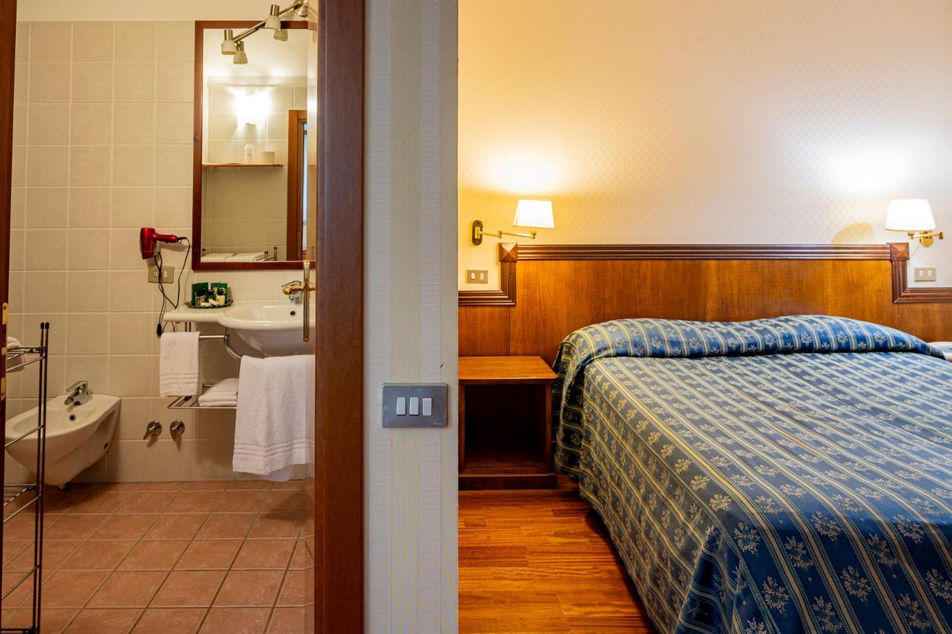 Hotel Corona & Spa Pescasseroli Ngoại thất bức ảnh