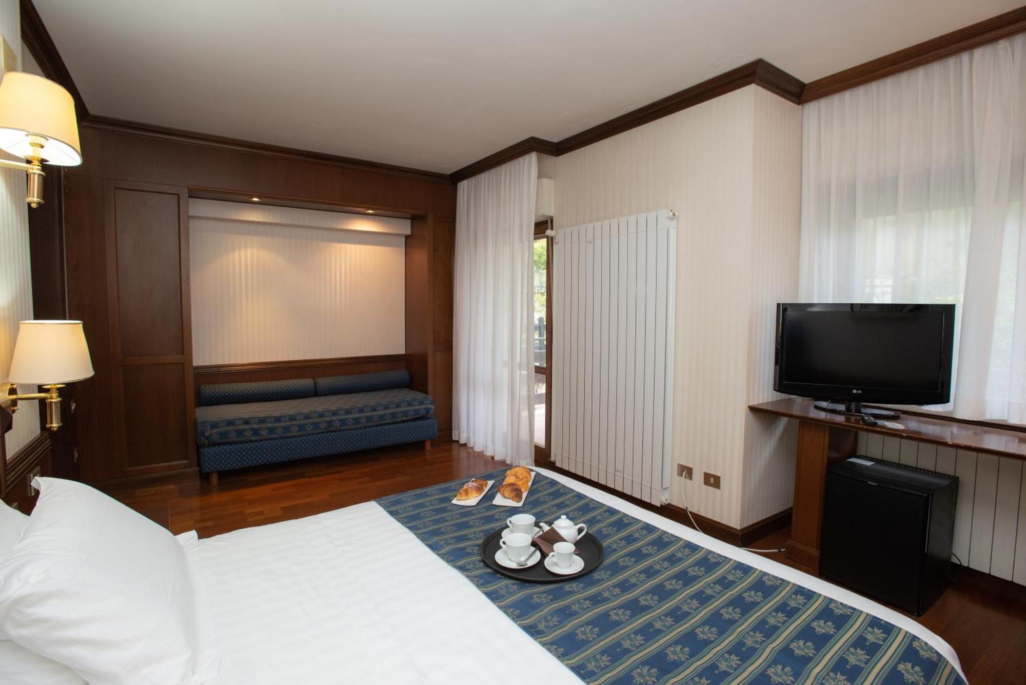 Hotel Corona & Spa Pescasseroli Ngoại thất bức ảnh