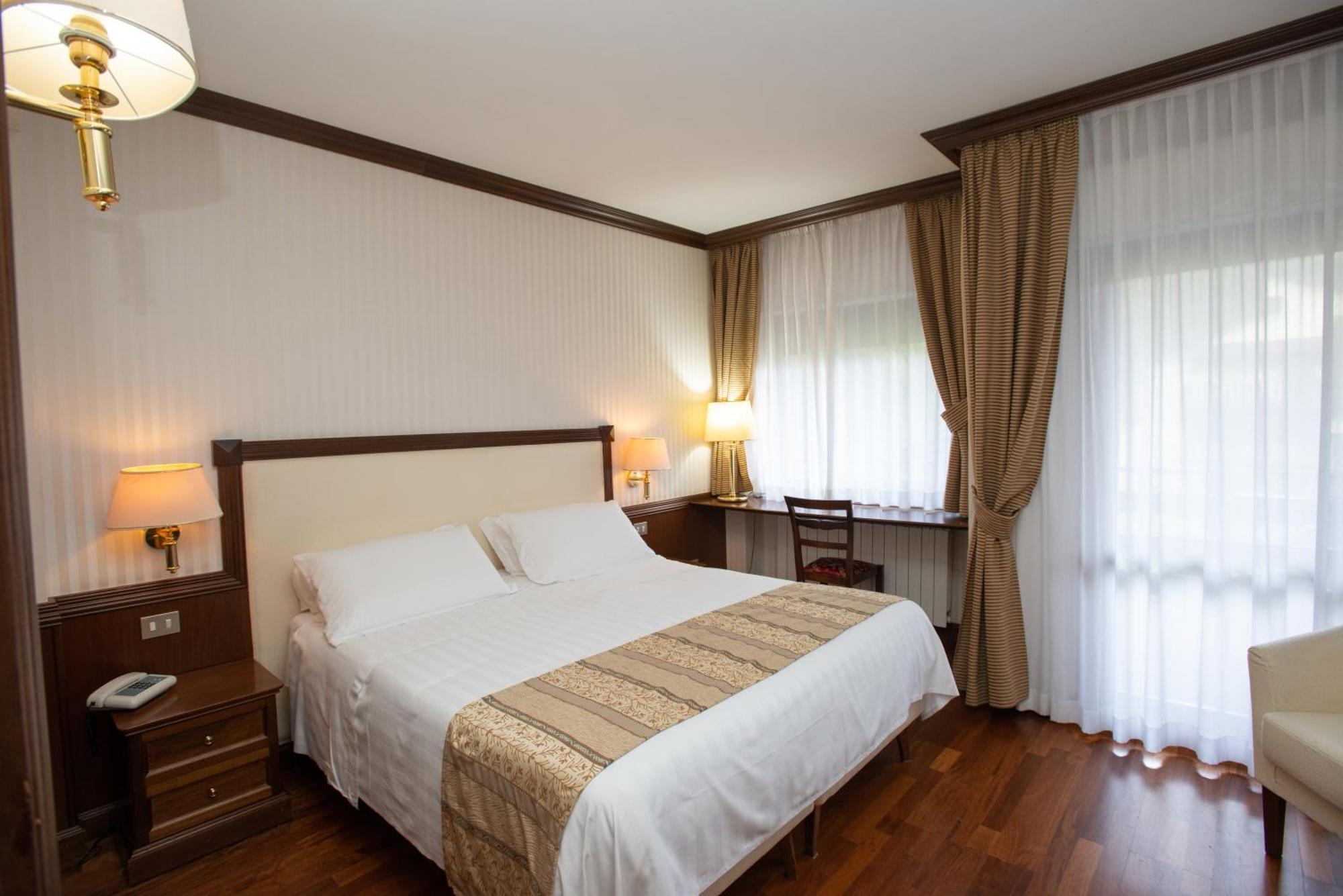 Hotel Corona & Spa Pescasseroli Ngoại thất bức ảnh